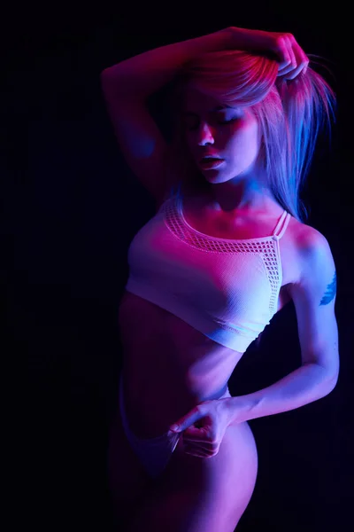 Siyah Seksi Çamaşırlı Mükemmel Vücutlu Direk Dansçı Kız Gece Kulübü — Stok fotoğraf