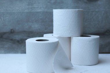 Tuvalet kağıdı ruloları hijyen için bir kavram.
