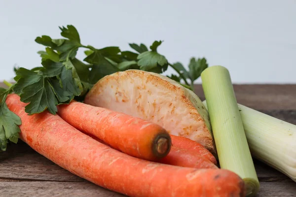 Sayuran Sup Yang Terdiri Dari Wortel Seledri Poree Dan Peterseli — Stok Foto