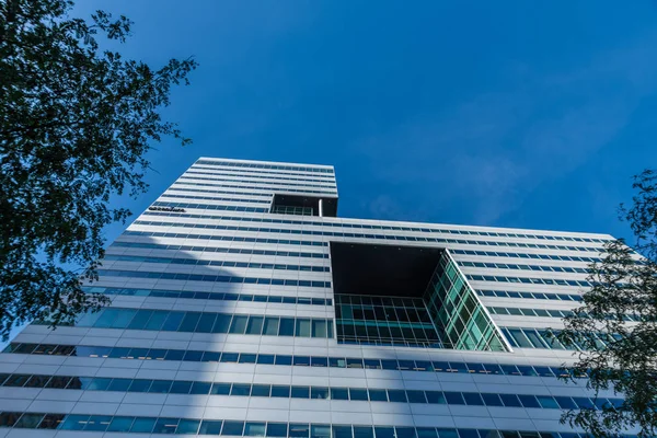 Glass tower buildings in the financial center of the city of Ams — Stock Photo, Image