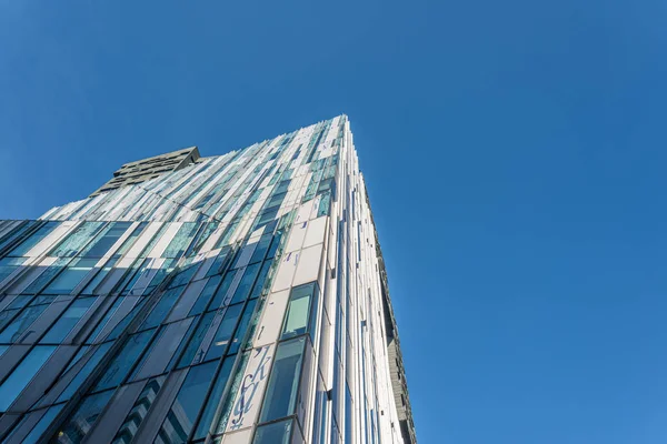 Edificios de torre de vidrio en el centro financiero de la ciudad de Am — Foto de Stock