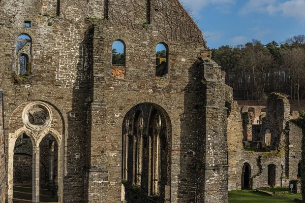 ヴィラ修道院Abbaye de Villersは放棄された古代Cisterciです。 — ストック写真