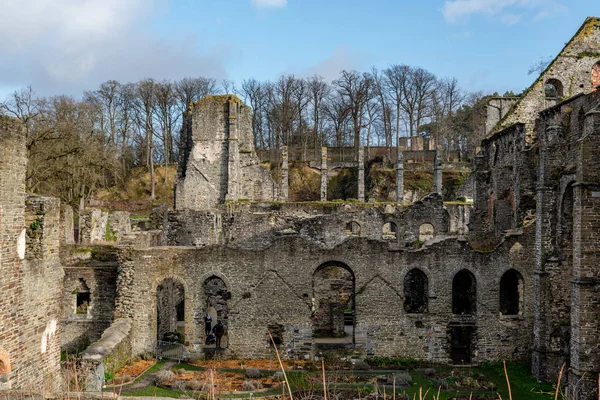 ヴィラ修道院Abbaye de Villersは放棄された古代Cisterciです。 — ストック写真