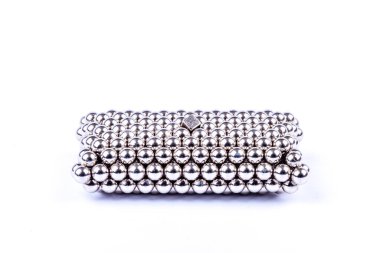 Kutunun dışında düşünen mıknatıslar