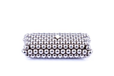 Kutunun dışında düşünen mıknatıslar