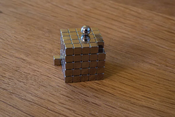 Magneten die uit de doos denken — Stockfoto