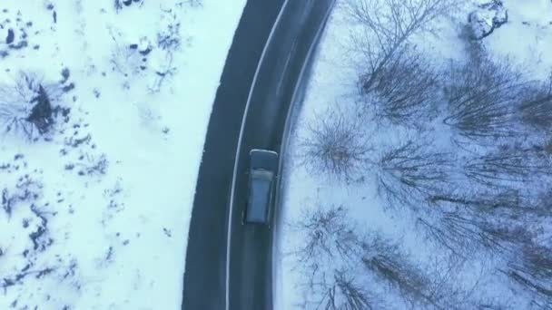Imagens Aéreas Surpreendentes Carro Visto Cima Viajando Montanhas Estrada — Vídeo de Stock