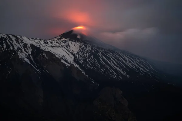 Éruption Nocturne Volcan Etna Pleine Lune Illuminant Paysage Bove Valley — Photo