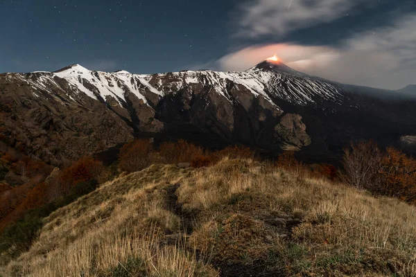 Vulkan Etna Utbrott Natten Fullmåne Belyser Landskapet Bove Valley Sicilien — Stockfoto
