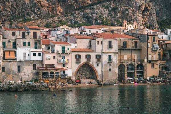 Cefal Sicily Italy Серпня 2019 Туристи Відвідують Сефел Колишнє Рибальське Ліцензійні Стокові Зображення