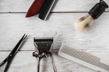 Klasik berber aletleri tehlikeli jilet kuaför makas eski manuel makas tıraş fırçası.