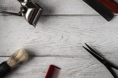 Klasik berber aletleri tehlikeli jilet kuaför makas eski manuel makas tıraş fırçası.