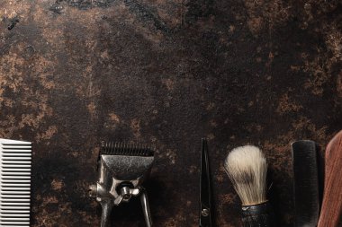 Klasik berber aletleri tehlikeli jilet kuaför makas eski manuel makas tıraş fırçası.