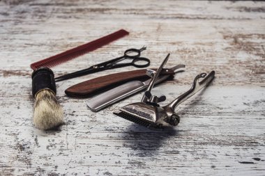 Klasik berber aletleri tehlikeli jilet kuaför makas eski manuel makas tıraş fırçası