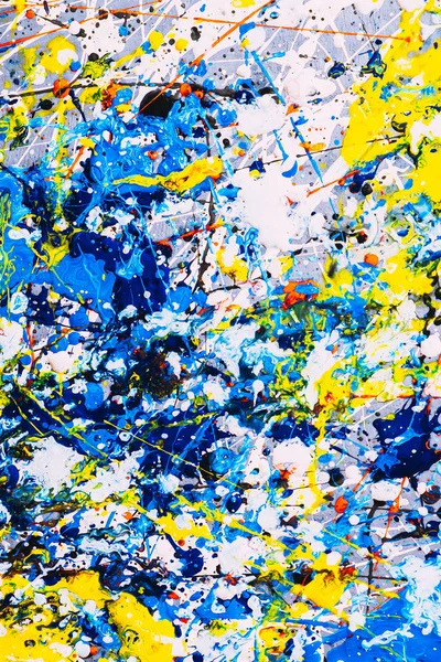 Expresonismo abstracto. Cuadro pintado utilizando la técnica de goteo. Mezcla de diferentes colores rojo amarillo azul blanco negro. Orientación vertical . —  Fotos de Stock