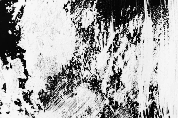 Шаблоны белой краски с кисти на черном фоне . — стоковое фото