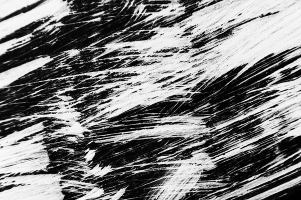 Шаблоны белой краски с кисти на черном фоне — стоковое фото