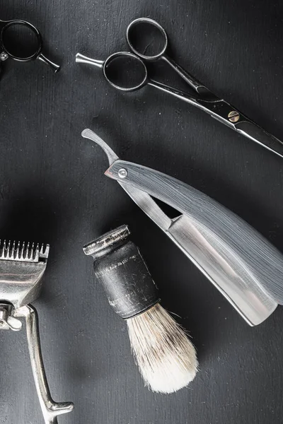 Sur Une Surface Noire Poussiéreuse Trouvent Vieux Outils Coiffeur Vintage — Photo