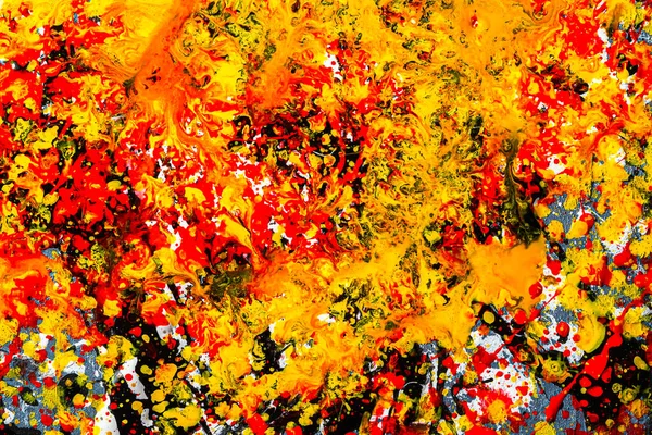 그래픽 이미지 물방울 떨어진다 색깔의 오렌지 노란색을 콘크리트 바닥에 위에서 — 스톡 사진