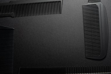 Siyah bir yüzeyde eski berber aletleri vardır. Berber aletleri. Dört tarak. siyah monokrom. Çerçeve Üst görünüm yatıyordu. Boşluğu kopyala