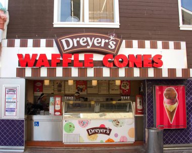 San Francisco, Ca 11 Kasım 2019 Dreyer 's Dondurma dükkanı Fisherman' s Wharf Rıhtımı 39 'da. Popüler bir turizm merkezi..