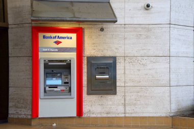 Long Beach, Ca - 15 Kasım 2019: Dokunmatik ekranlı Bank of America ATM 'si. Bank of America dünyanın önde gelen finans kuruluşlarından biridir..