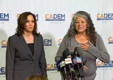 Long Beach, Ca - 16 Kasım 2019: Başkan adayı Kamala Harris, Long Beach 'teki Demokrat Parti Onaylama Kongresi' nde konuşuyor