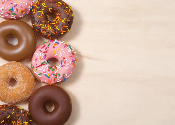 Flache Lage Von Oben Ansicht Verschiedener Geschmacksrichtungen Kuchen Donuts Mattiert — Stockfoto
