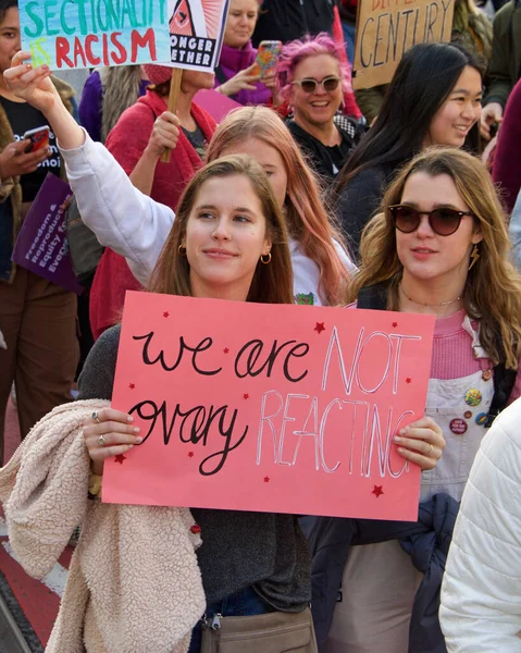 San Francisco Stycznia 2020 Niezidentyfikowani Uczestnicy Marszu Kobiet Zaprojektowany Myślą — Zdjęcie stockowe