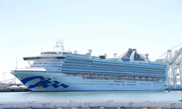 加利福尼亚州奥克兰 2020年3月12日 大公主号游轮停泊在奥克兰港 卸下受到Covid Corona病毒影响的乘客 — 图库照片
