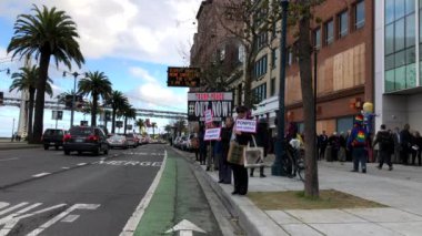 01 _ 13 _ 20 _ 4K HD Video Pompeo Protesto 04