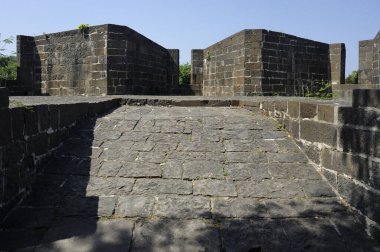 11 Kasım 2011 Rampart (takviye) Ahmednagar Kalesi - Kale Ahmed Nizam Şah-Maharashtra INDI tarafından inşa edilmiştir