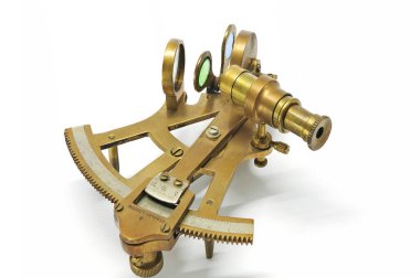 29 Aug 2011 Vintage Brass denizcilik pirinç sekstant beyaz arka planda - Kalyan Maharashtra INDIA