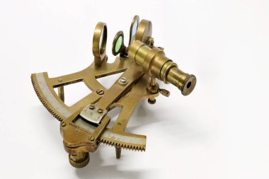 29 Aug 2011 Vintage Brass denizcilik pirinç sekstant beyaz arka planda - Kalyan Maharashtra INDIA