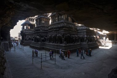 Kailash Tapınağı UNESCO dünya mirası sitesi Verul ellora 'daki 13 Kasım 2011 turistleri Aurangabad Maharashtra INDIA