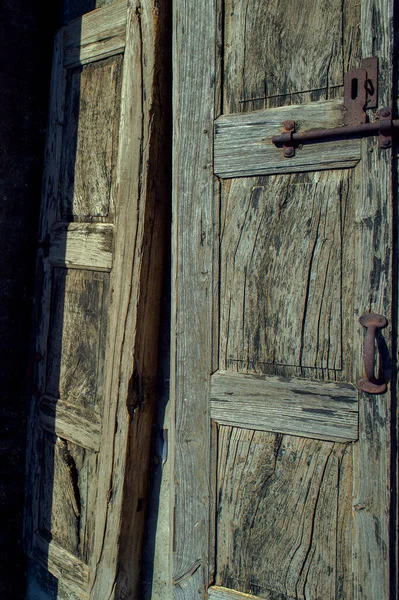 Feb 2017 Abundant Weathered Rustic Wooden Door Bhavnath Mahadev Akodiya — Stock Photo, Image