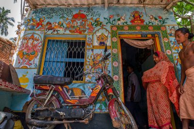 Raghurajpur-Orissa INDIA 'nın dışında 5 Temmuz 2007' de yapılan geleneksel duvar resmi.