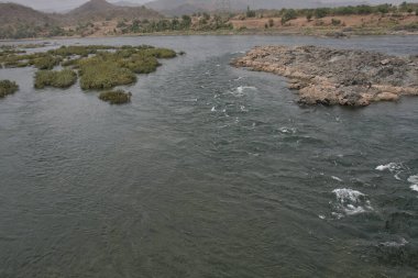 28 Haziran 2012 Rajpipla Gujarat INDIA Asia yakınlarında Narmada Nehri