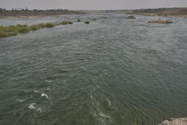 28 Haziran 2012 Rajpipla Gujarat INDIA Asia yakınlarında Narmada Nehri