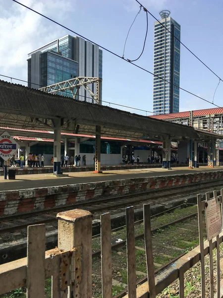 Ağustos 2019 Parel Tren Istasyonunda Yüksek Binalar Mumbai Maharashtra Hindistan — Stok fotoğraf