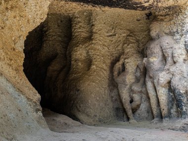 31 mar 2019 Jogeshwari kaya kesimli mağara, Doğu giriş figürleri Shiva Mumbai, Maharashtra, INDIA