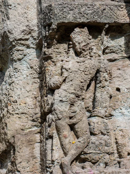2019年3月31日城石割岩窟 東玄関口 小さな守護神の数字と上記のシヴァムンバイ マハラシュトラ州 インドを踊っている — ストック写真