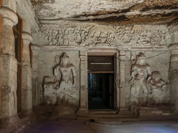 Mar 2019 Jaskinia Skalna Jogeshwari Figury Strażników Panele Shiva Powyżej — Zdjęcie stockowe