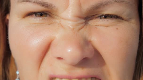 Anger expression on female face — Stock Video