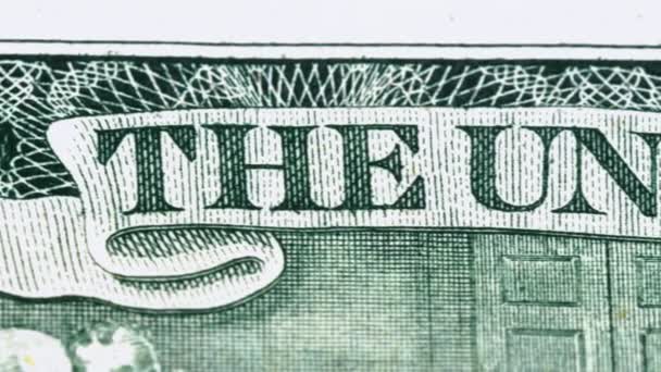 Vídeo deslizante de uma nota de nota de dois dólares dos EUA, mostrando o texto dos Estados Unidos da América . — Vídeo de Stock