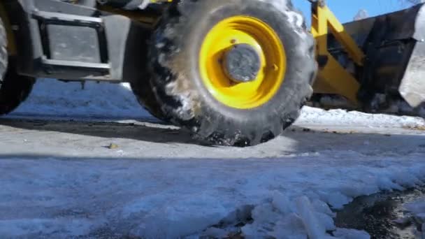 Modern tractor with dirty wheels near snow — Stock video