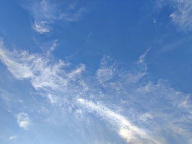  Güzel gökyüzü. Yazın..