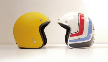 Klasik kask motosikletçisi, beyaz arka planda yan görünüm.