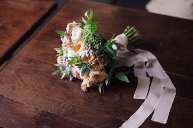 Düğün dekorasyon, beyaz ve sarı çiçekler buket düğün 