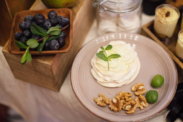 Sweet bar with Meringues and blueberry on wooden tray in the are — Stock Photo, Image